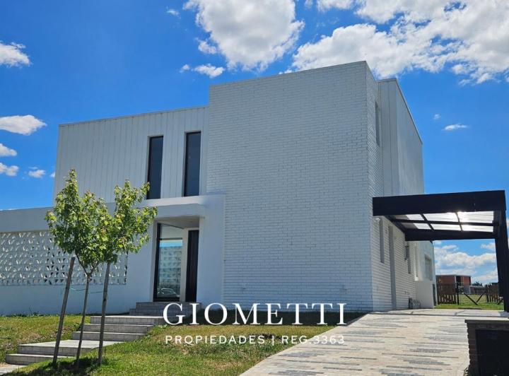 Casa · 606m² · 4 Ambientes