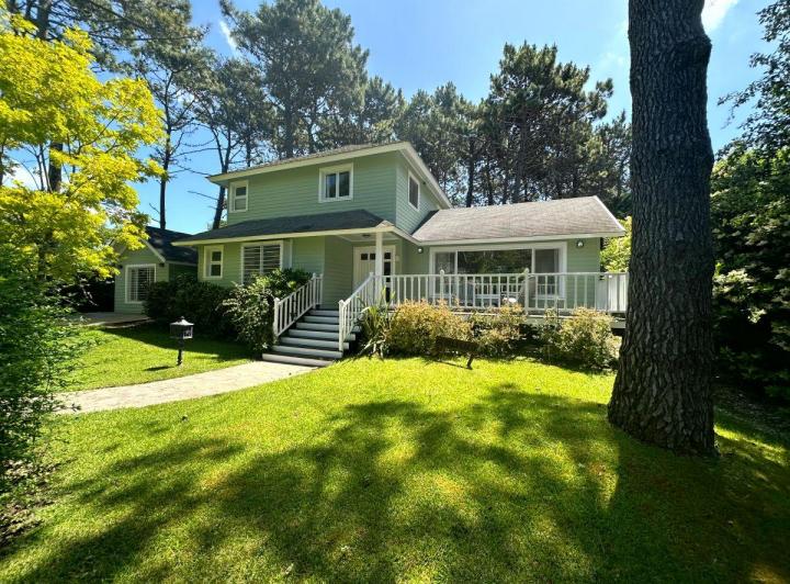 Casa · 220m² · 5 Ambientes · 1 Cochera