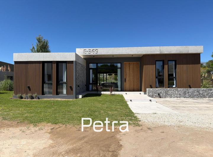 Casa · 218m² · 5 Ambientes · 1 Cochera