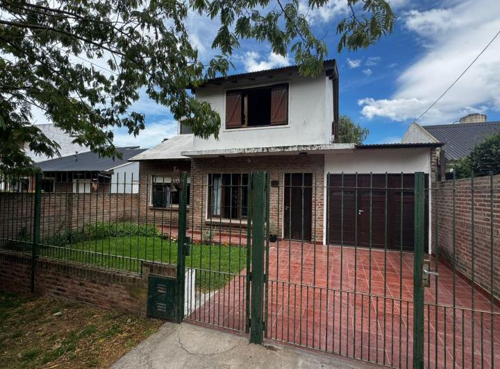Casa · 136m² · 5 Ambientes · 2 Cocheras