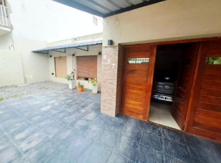 Casa · 187m² · 6 Ambientes · 1 Cochera