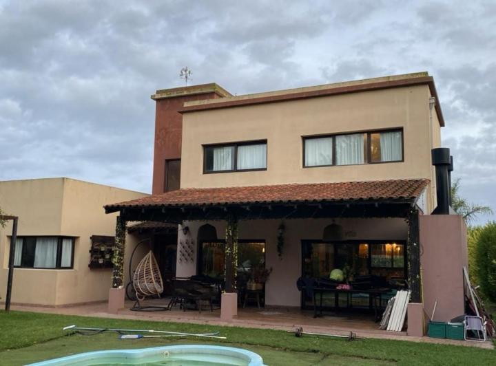 Casa · 228m² · 4 Ambientes · 2 Cocheras