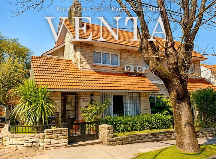 Casa · 360m² · 8 Ambientes · 1 Cochera