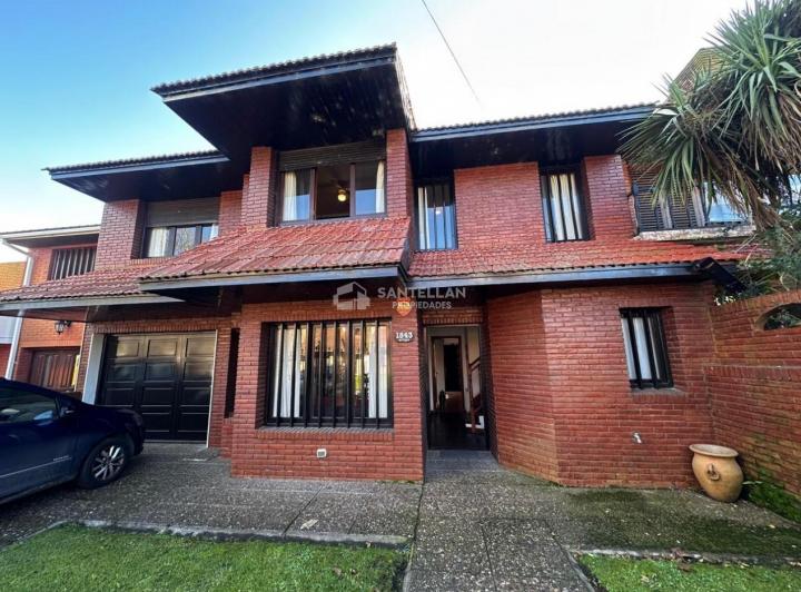 Casa · 202m² · 5 Ambientes · 3 Cocheras