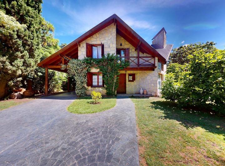 Casa · 120m² · 5 Ambientes · 3 Cocheras