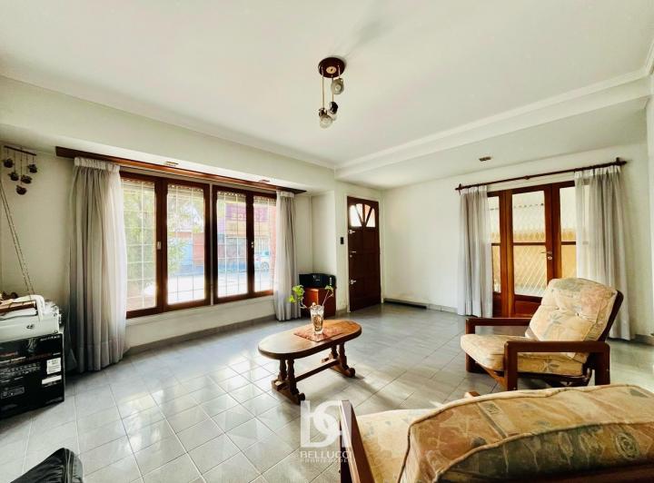 Casa · 233m² · 4 Ambientes · 1 Cochera