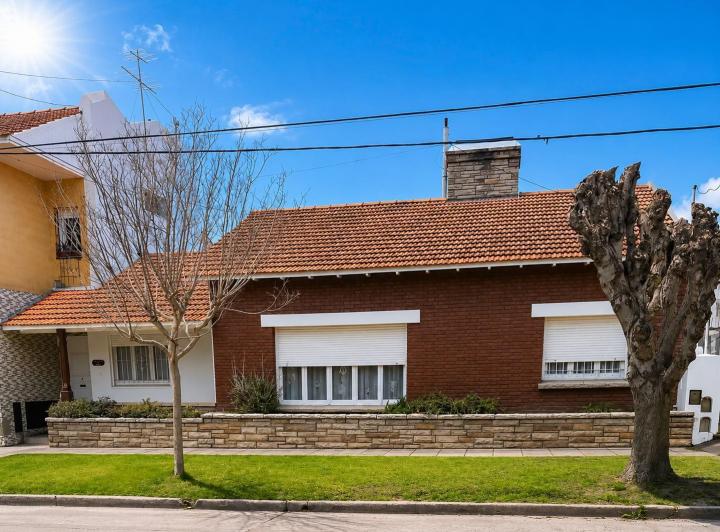 Casa · 97m² · 2 Dormitorios · 1 Cochera