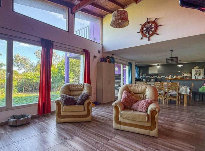 Casa · 196m² · 5 Ambientes · 1 Cochera