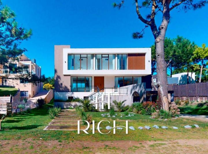 Casa · 550m² · 7 Ambientes
