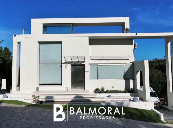 Casa · 750m² · 5 Ambientes