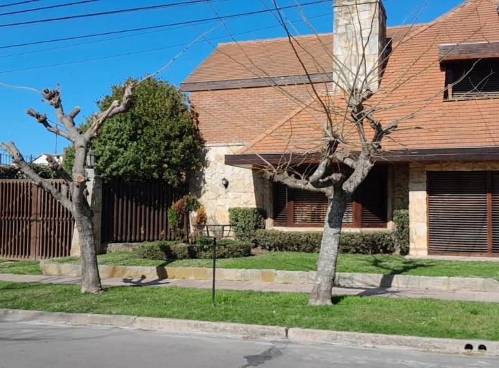 Casa · 432m² · 5 Ambientes · 3 Cocheras