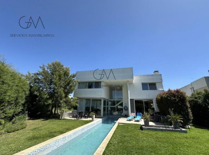 Casa · 280ha · 5 Ambientes · 1 Cochera