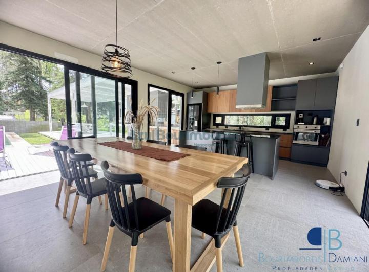 Casa · 183m² · 4 Ambientes · 1 Cochera