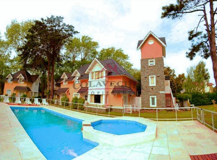 Casa · 400m² · 10 Ambientes · 5 Cocheras