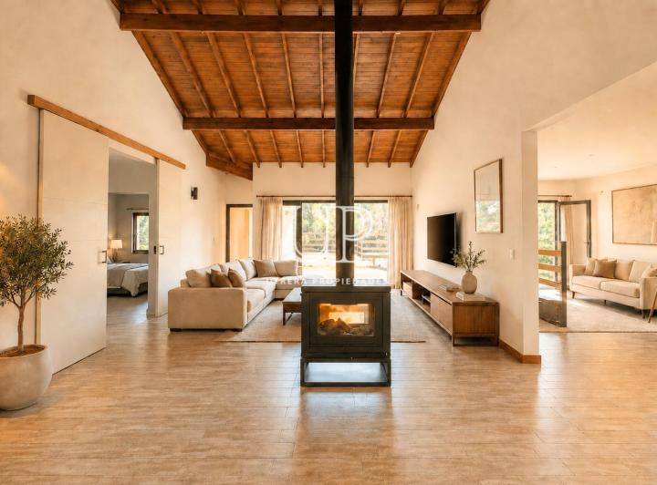 Casa · 347m² · 5 Ambientes · 2 Cocheras