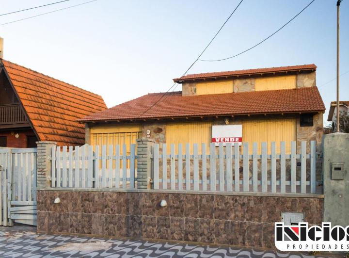 Casa · 1m² · 3 Ambientes · 1 Cochera