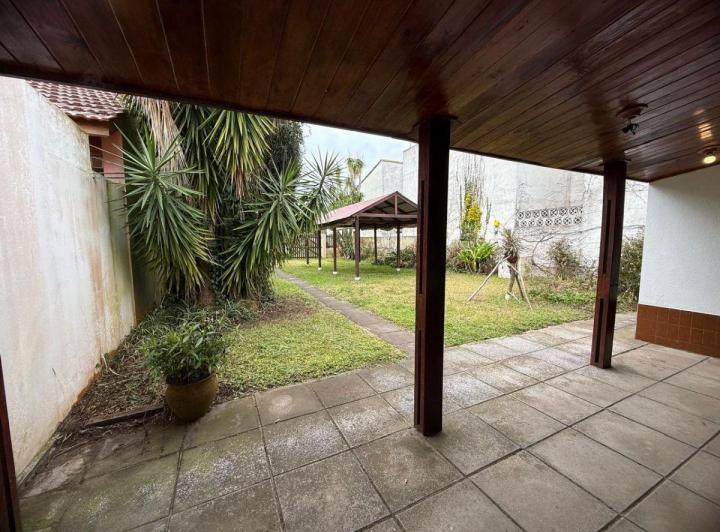 Casa · 75m² · 4 Ambientes · 3 Cocheras