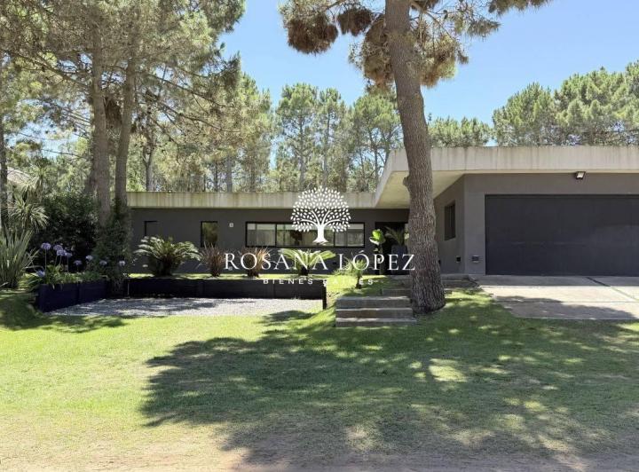 Casa · 350m² · 6 Ambientes · 2 Cocheras