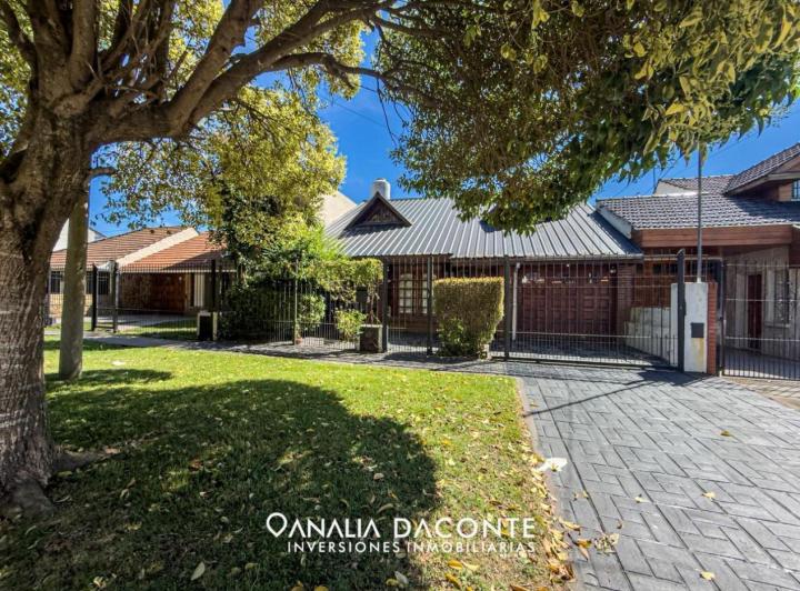 Casa · 266m² · 5 Ambientes · 1 Cochera