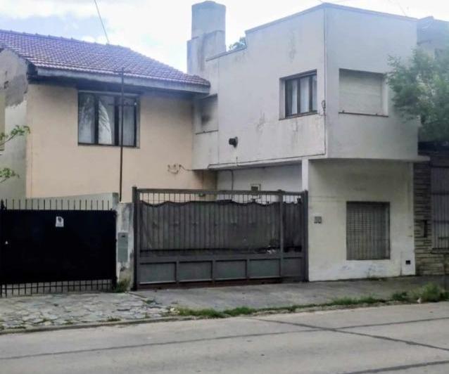 Casa · 200m² · 4 Ambientes · 2 Cocheras