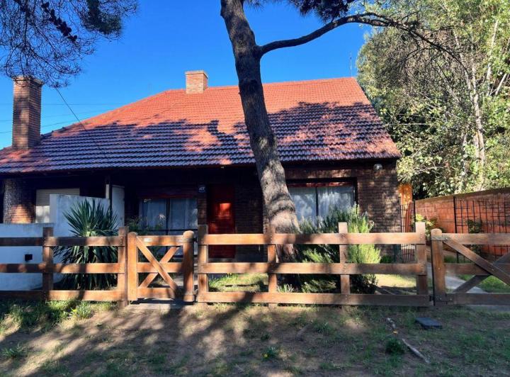 Casa · 180m² · 3 Ambientes · 1 Cochera