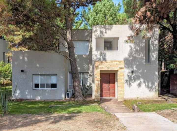 Casa · 255m² · 7 Ambientes