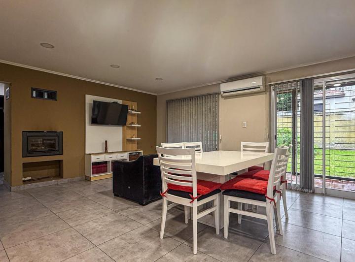 Casa · 193m² · 4 Ambientes · 2 Cocheras