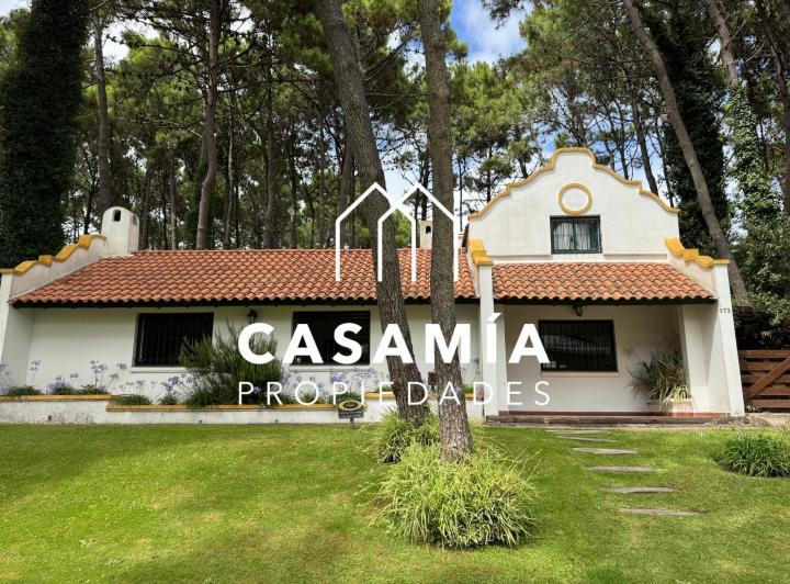 Casa · 215m² · 4 Ambientes · 1 Cochera
