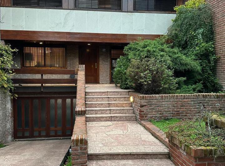 Casa · 298m² · 5 Ambientes · 2 Cocheras