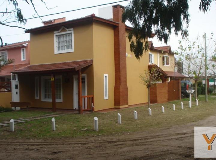 Casa · 200m² · 3 Ambientes · 1 Cochera