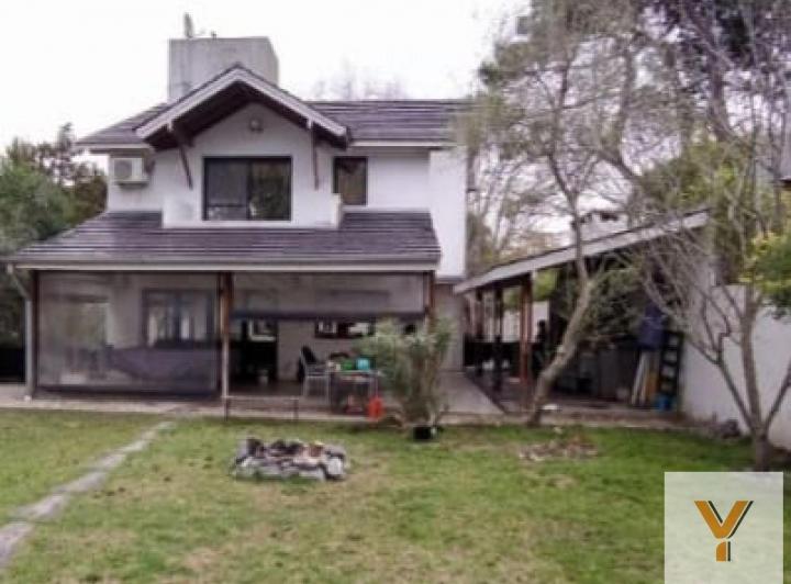 Casa · 260m² · 5 Ambientes