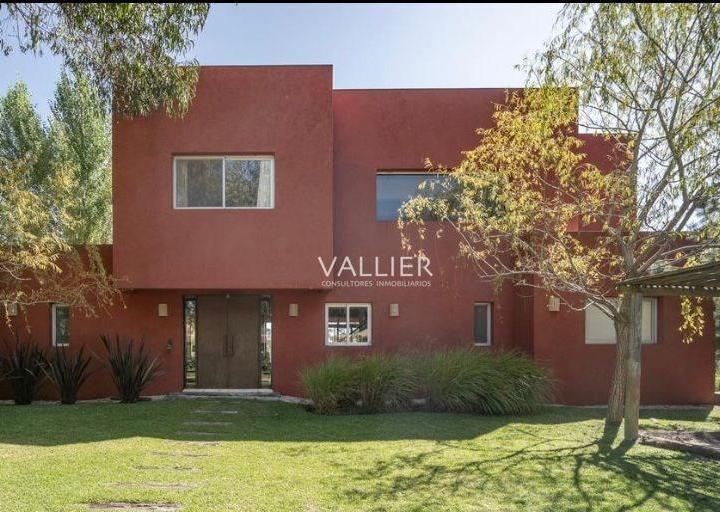Casa · 350m² · 7 Ambientes · 1 Cochera