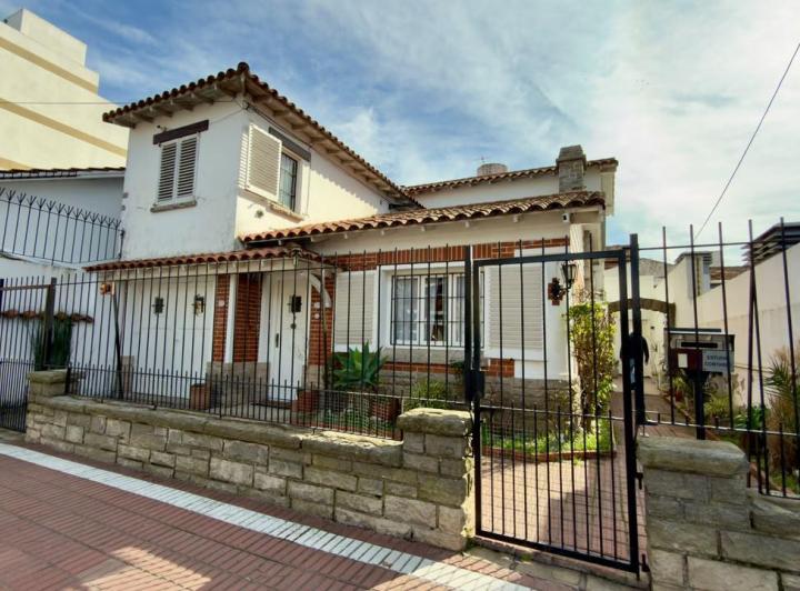 Casa · 270m² · 5 Ambientes · 1 Cochera