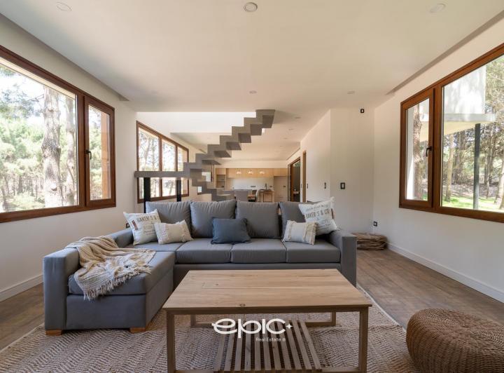 Casa · 258m² · 5 Ambientes · 2 Cocheras