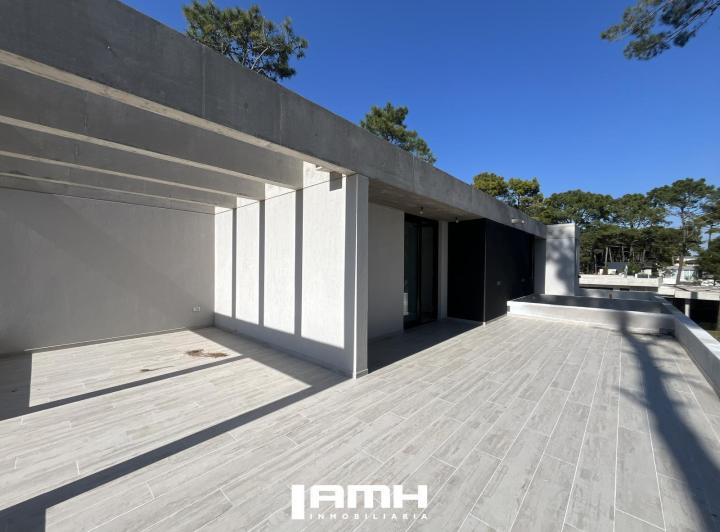 Casa · 252m² · 5 Ambientes · 2 Cocheras