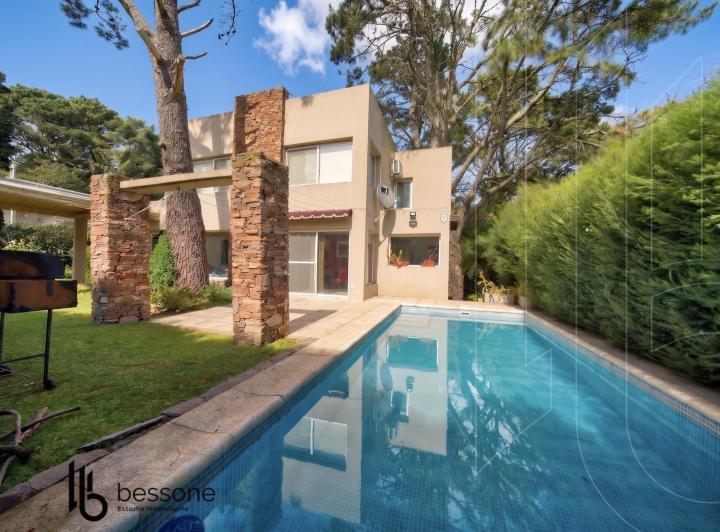 Casa · 150m² · 3 Ambientes · 2 Cocheras