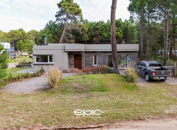 Casa · 270m² · 5 Ambientes · 2 Cocheras