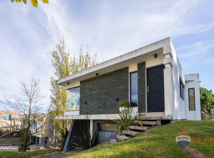 Casa · 160m² · 5 Ambientes · 1 Cochera