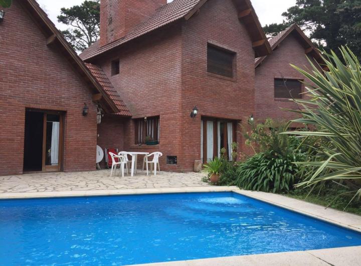 Casa · 320m² · 4 Dormitorios
