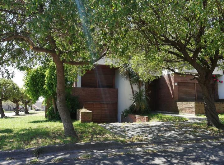 Casa · 360m² · 3 Dormitorios · 1 Cochera