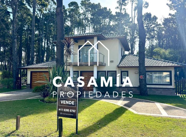 Casa · 250m² · 5 Dormitorios · 1 Cochera