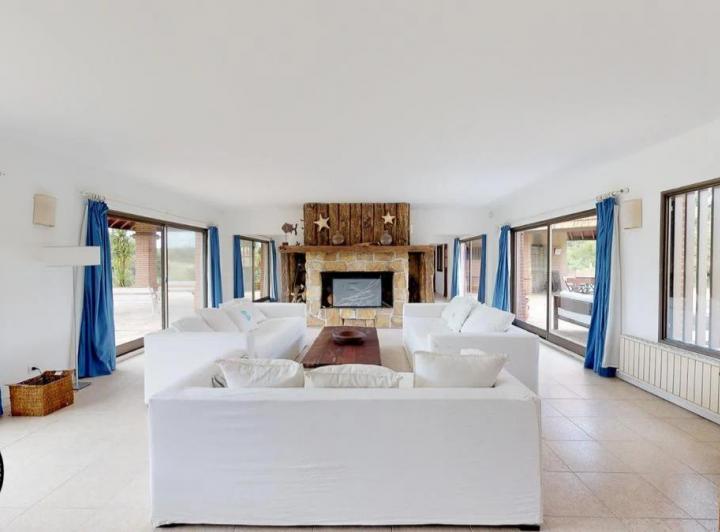 Casa · 715m² · 14 Ambientes · 3 Cocheras