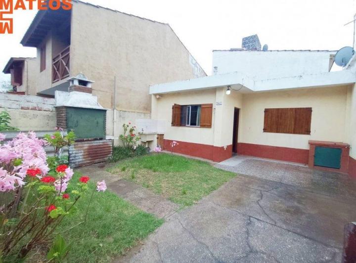 Casa · 1m² · 2 Ambientes · 1 Cochera