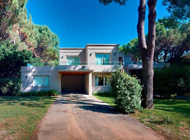 Casa · 300m² · 6 Ambientes