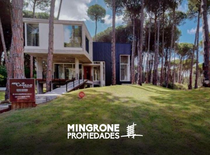 Casa · 341m² · 4 Dormitorios · 1 Cochera