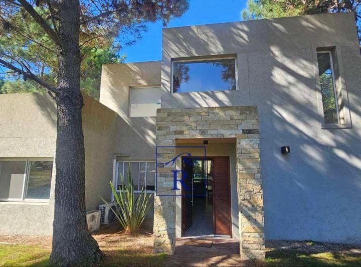 Casa · 255m² · 7 Ambientes