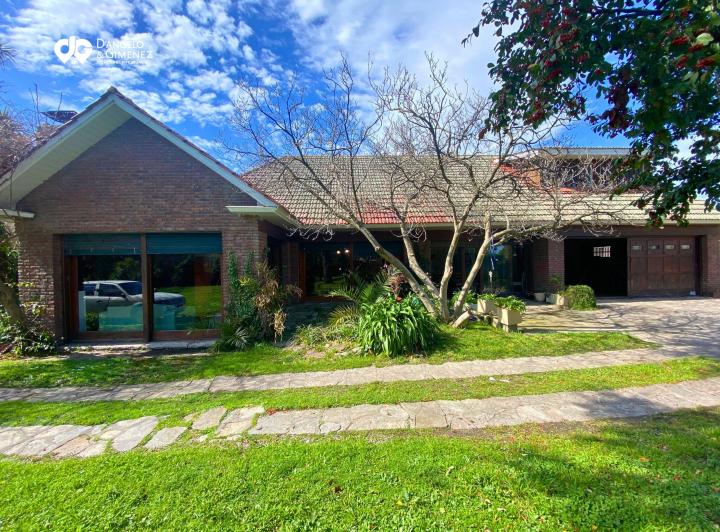Casa · 490m² · 6 Ambientes · 1 Cochera