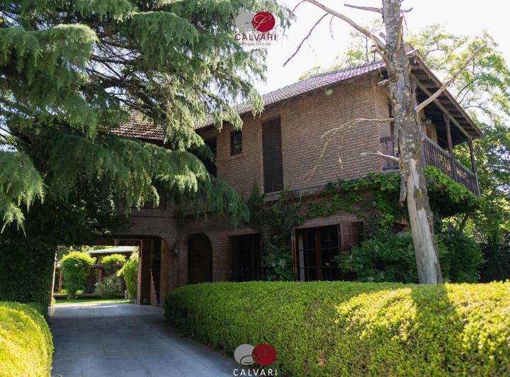 Casa · 380m² · 5 Ambientes