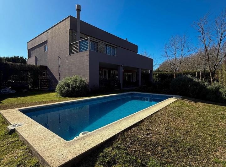 Casa · 399m² · 6 Ambientes · 3 Cocheras