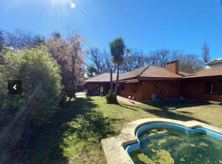 Casa · 300m² · 5 Ambientes · 1 Cochera